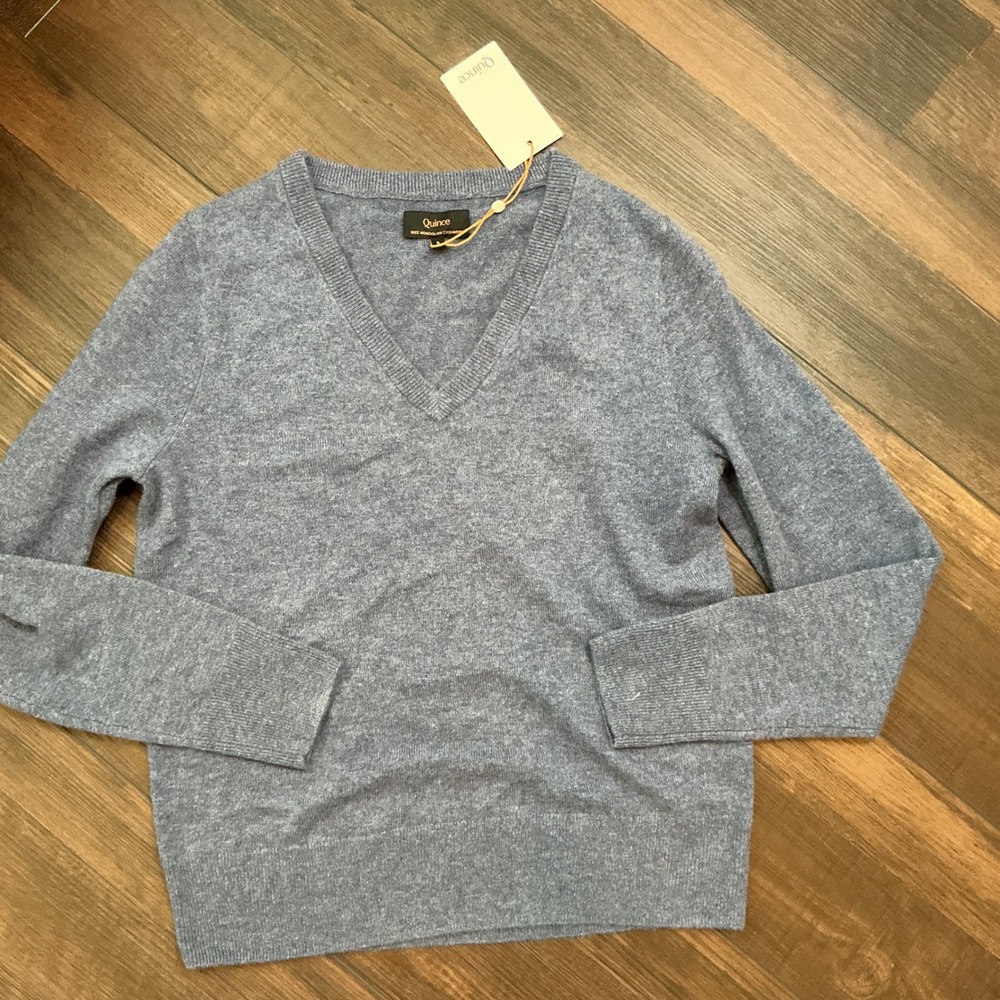Quince 100% Mongolian Cashmere V-Neck Sweater Blue Heather Small NWT Luxury